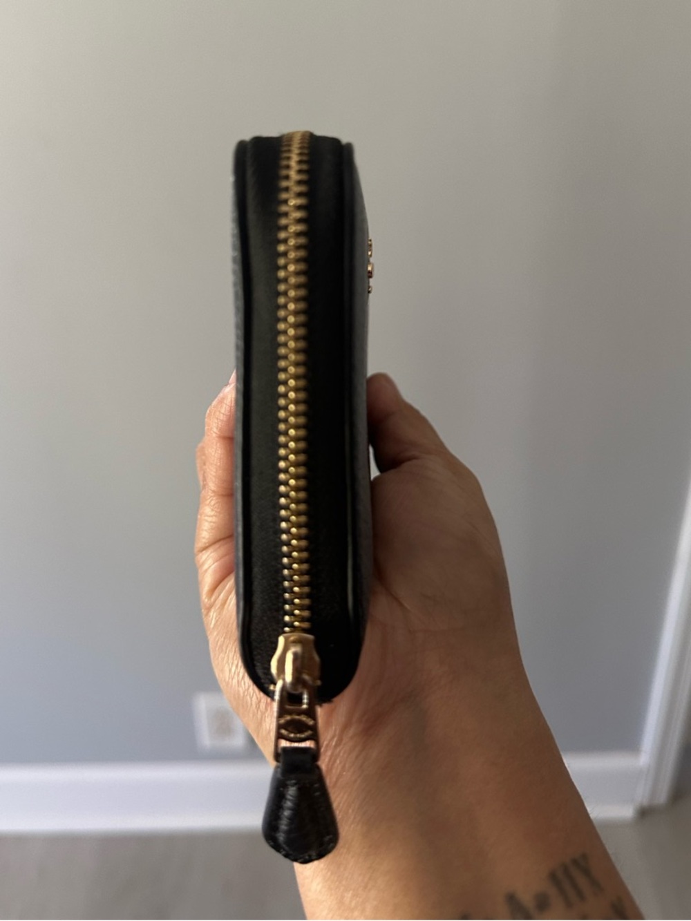 Coach Medium Id Zip Wallet - Picture 4 of 14